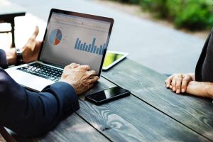 ما هي مميزات البلاك بورد والجامعات العربية التي تستخدمه؟